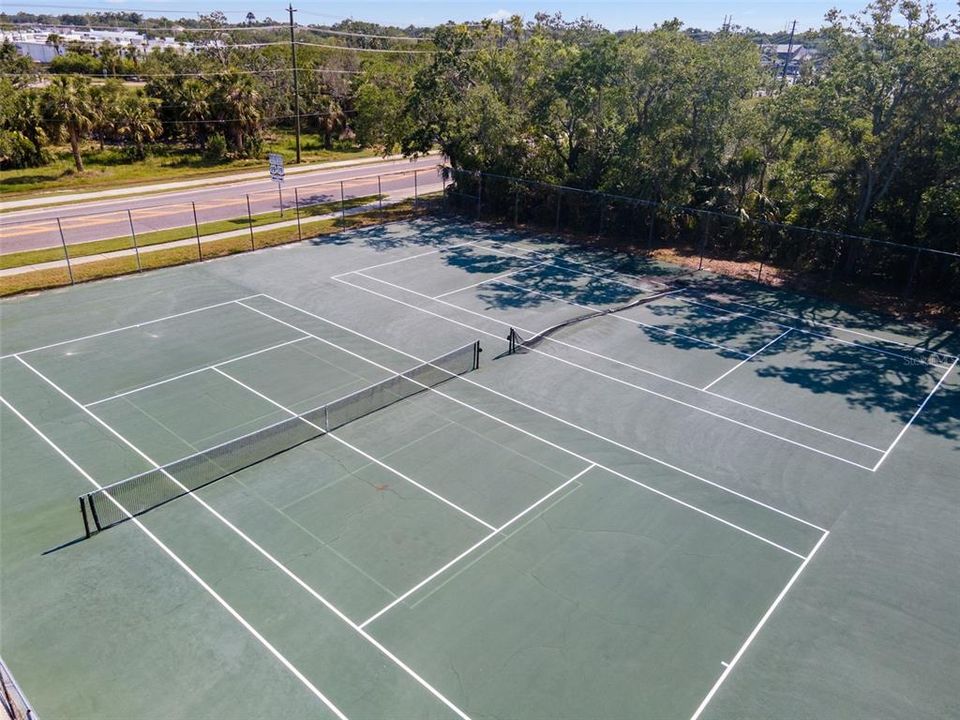 合同活跃: $122,900 (1 贝兹, 1 浴室, 669 平方英尺)