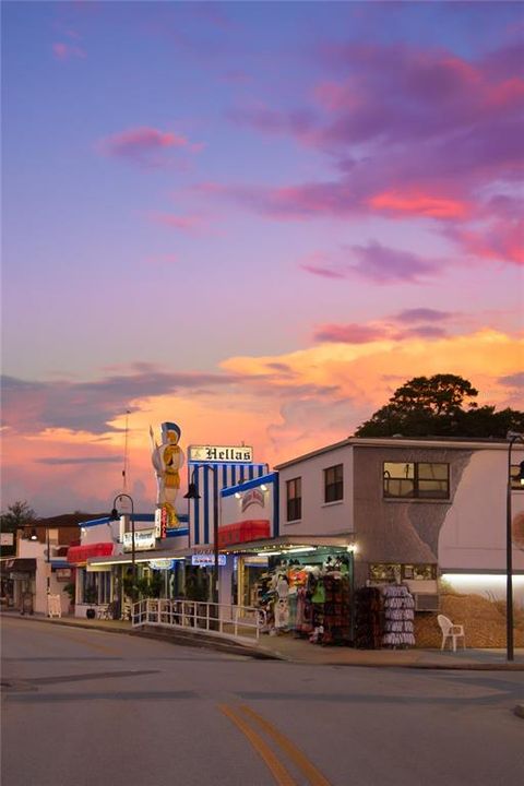 合同活跃: $122,900 (1 贝兹, 1 浴室, 669 平方英尺)