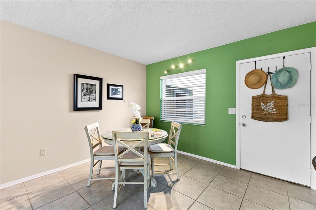 合同活跃: $122,900 (1 贝兹, 1 浴室, 669 平方英尺)