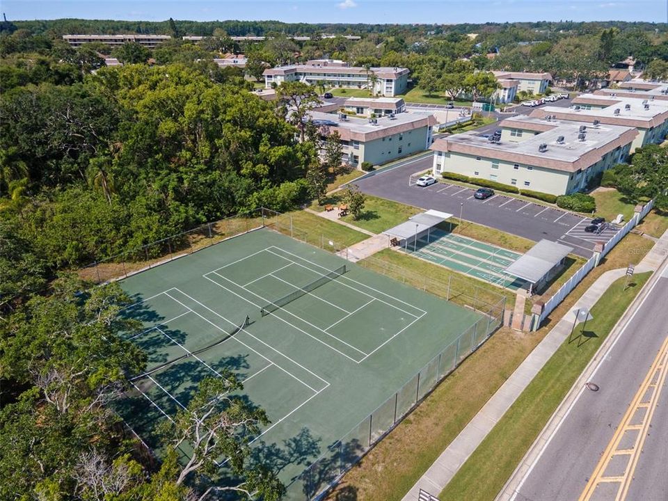 合同活跃: $122,900 (1 贝兹, 1 浴室, 669 平方英尺)