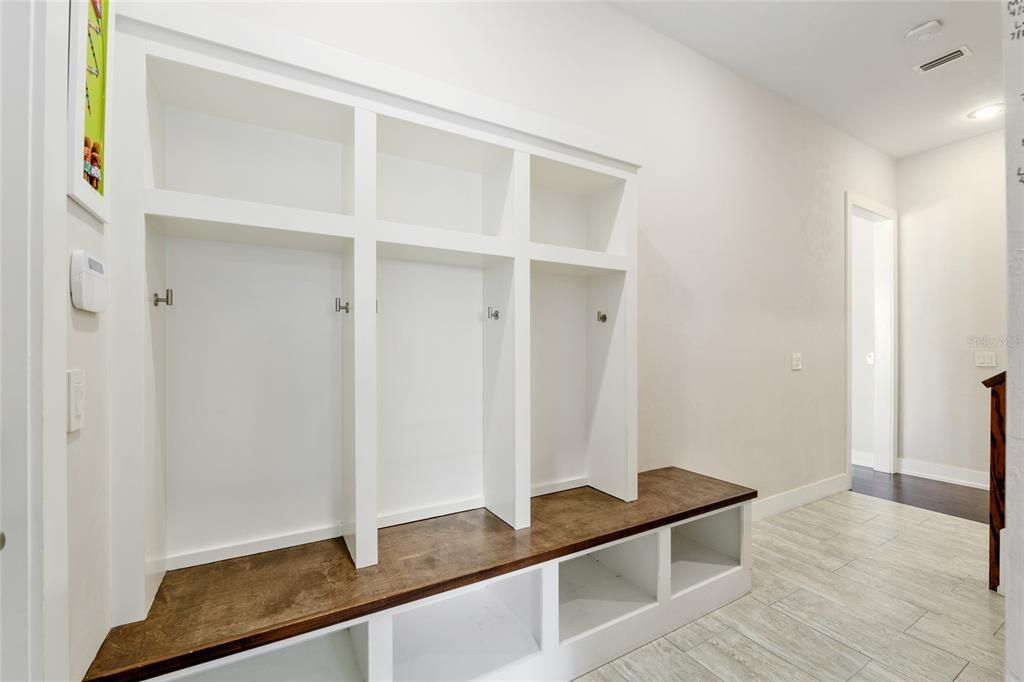 合同活跃: $1,049,000 (4 贝兹, 4 浴室, 3151 平方英尺)