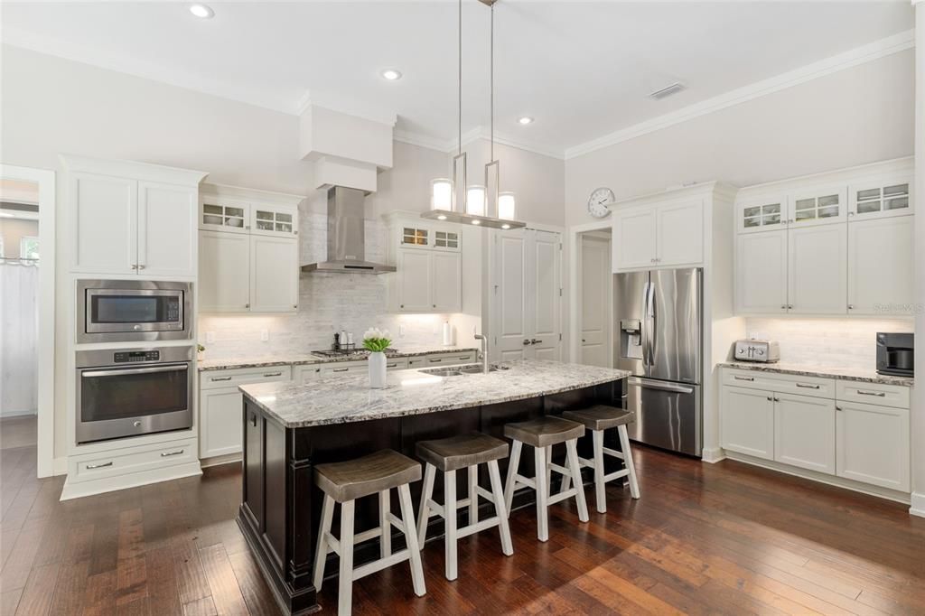 合同活跃: $1,049,000 (4 贝兹, 4 浴室, 3151 平方英尺)