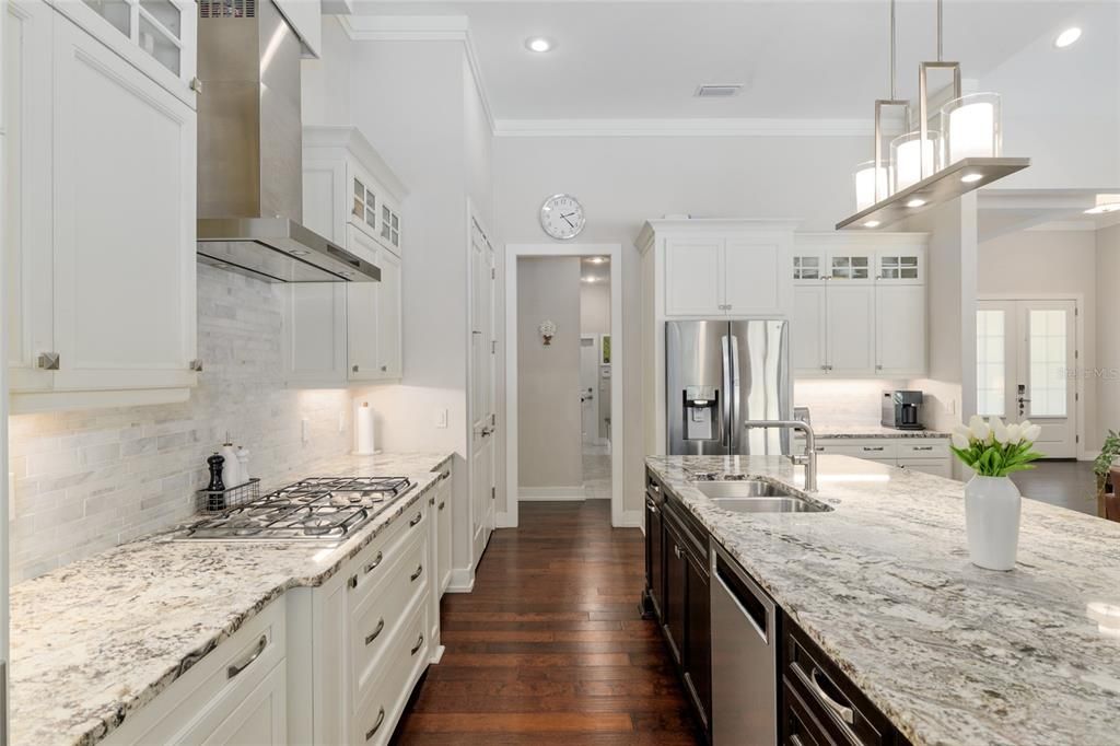 合同活跃: $1,049,000 (4 贝兹, 4 浴室, 3151 平方英尺)