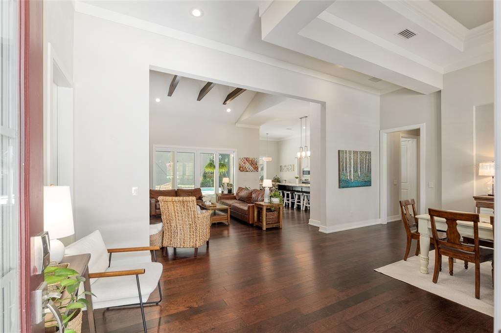 合同活跃: $1,049,000 (4 贝兹, 4 浴室, 3151 平方英尺)