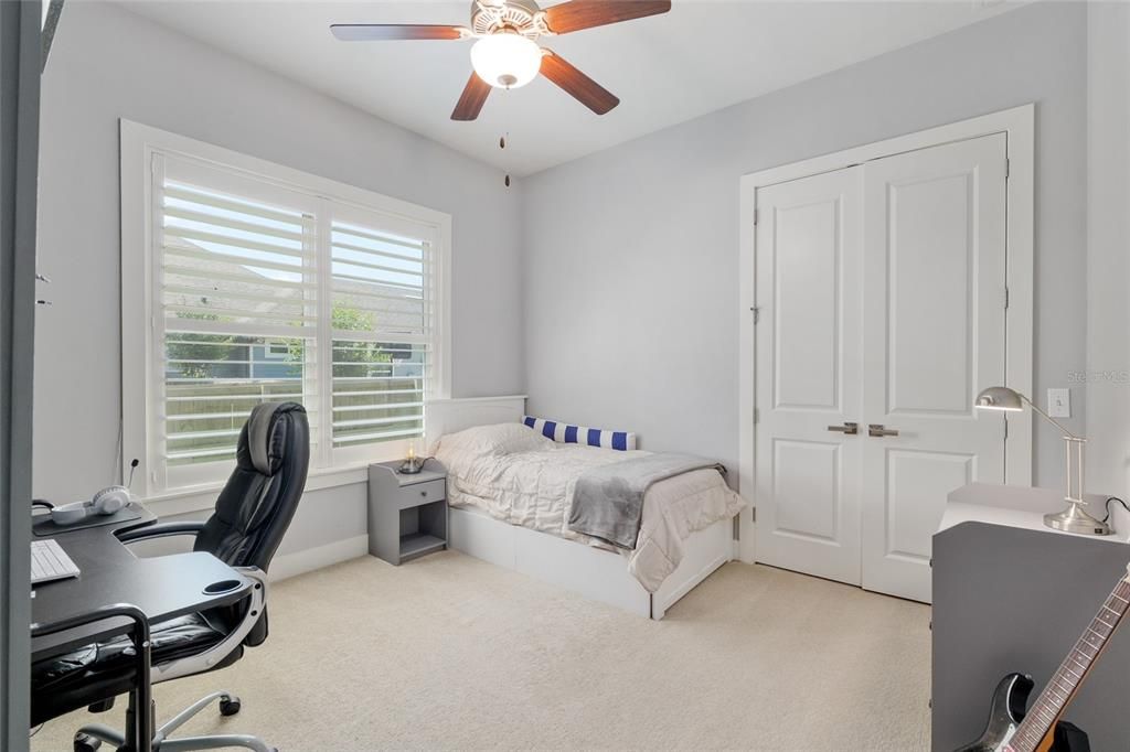 合同活跃: $1,049,000 (4 贝兹, 4 浴室, 3151 平方英尺)