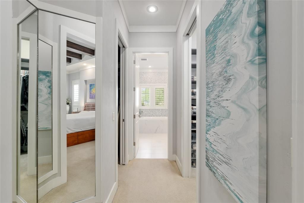 合同活跃: $1,049,000 (4 贝兹, 4 浴室, 3151 平方英尺)