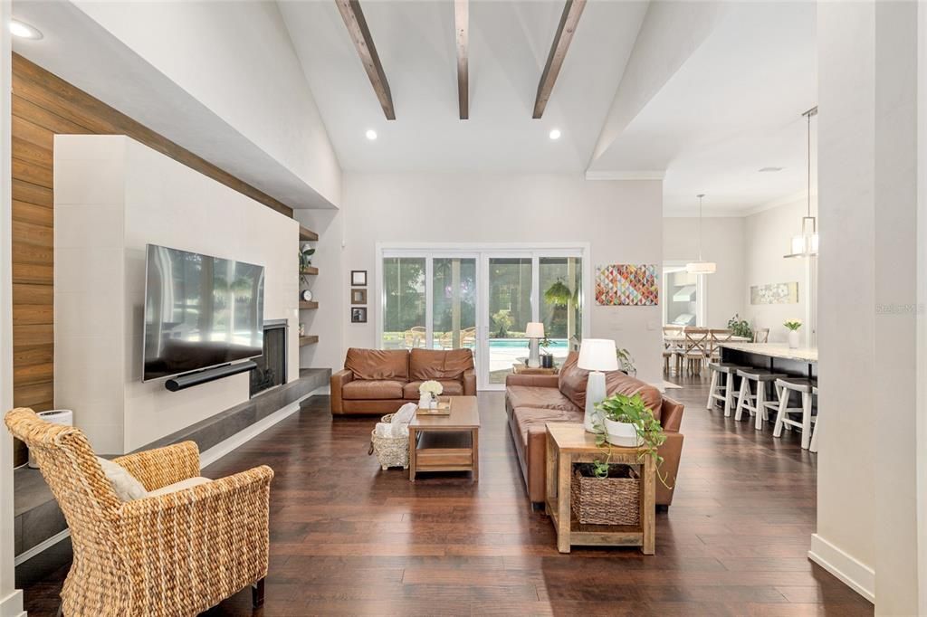 合同活跃: $1,049,000 (4 贝兹, 4 浴室, 3151 平方英尺)