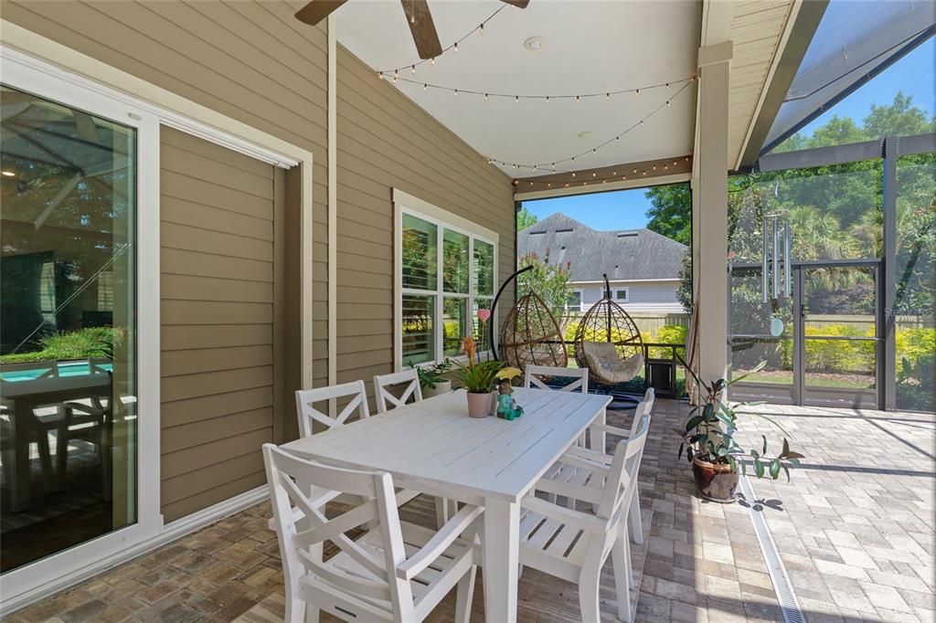 合同活跃: $1,049,000 (4 贝兹, 4 浴室, 3151 平方英尺)