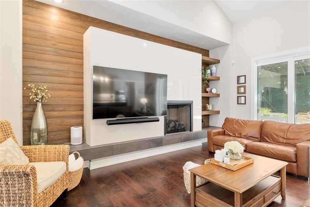 合同活跃: $1,049,000 (4 贝兹, 4 浴室, 3151 平方英尺)