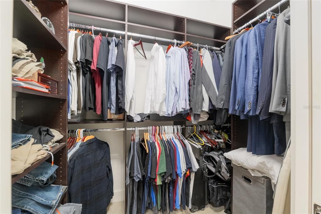 合同活跃: $1,049,000 (4 贝兹, 4 浴室, 3151 平方英尺)