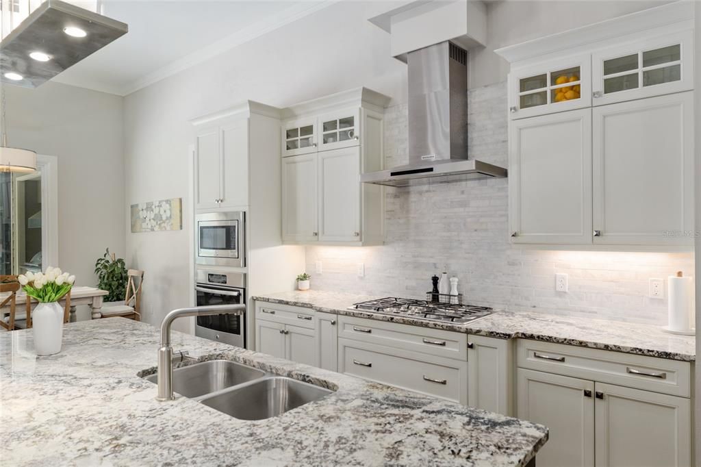 合同活跃: $1,049,000 (4 贝兹, 4 浴室, 3151 平方英尺)