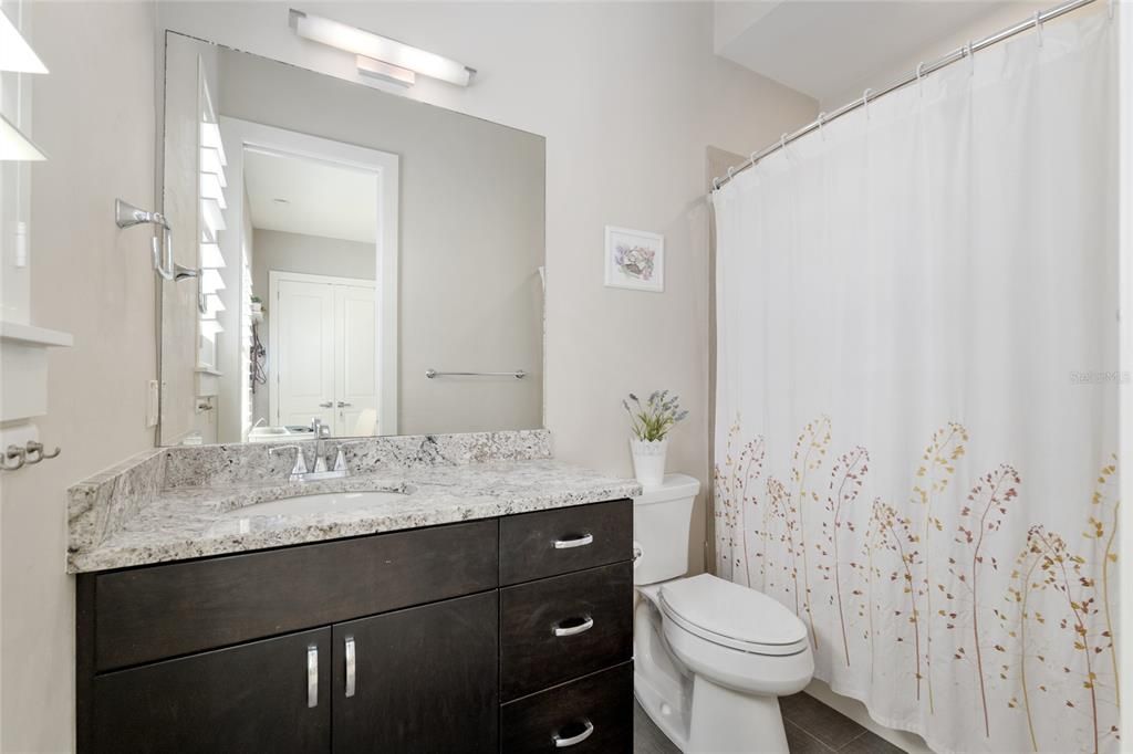 合同活跃: $1,049,000 (4 贝兹, 4 浴室, 3151 平方英尺)