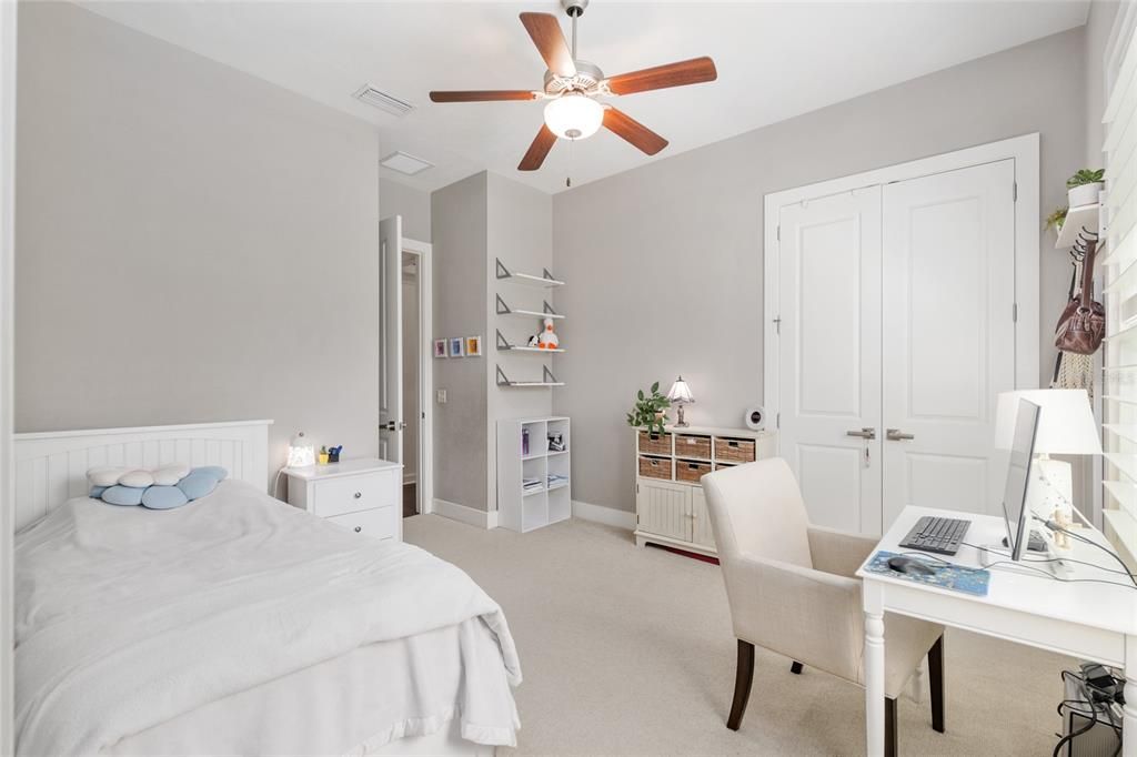 合同活跃: $1,049,000 (4 贝兹, 4 浴室, 3151 平方英尺)