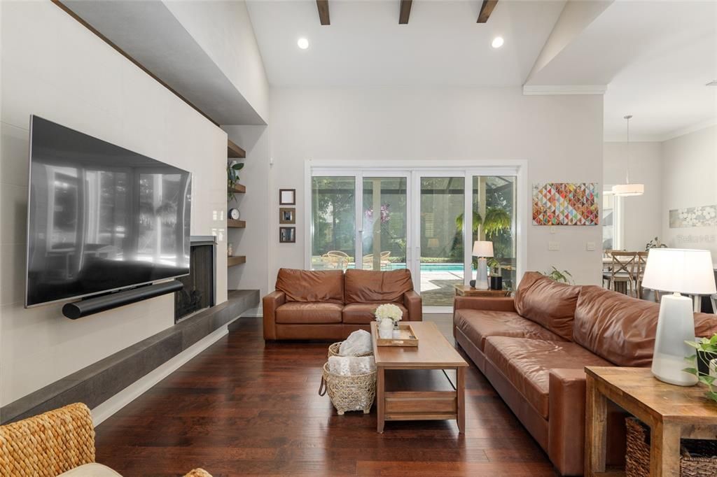 合同活跃: $1,049,000 (4 贝兹, 4 浴室, 3151 平方英尺)