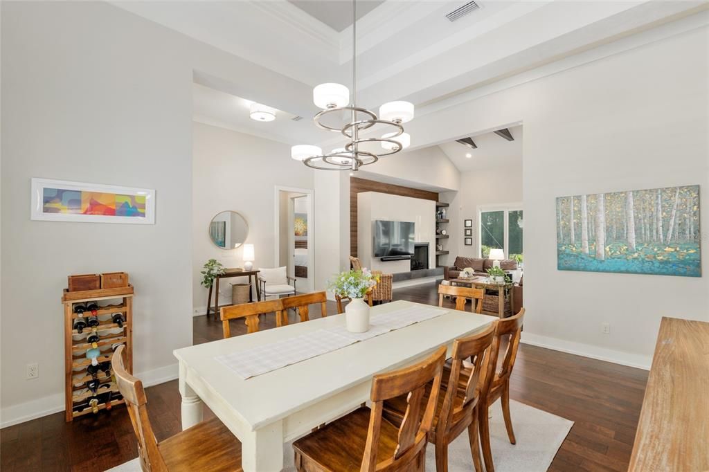 合同活跃: $1,049,000 (4 贝兹, 4 浴室, 3151 平方英尺)