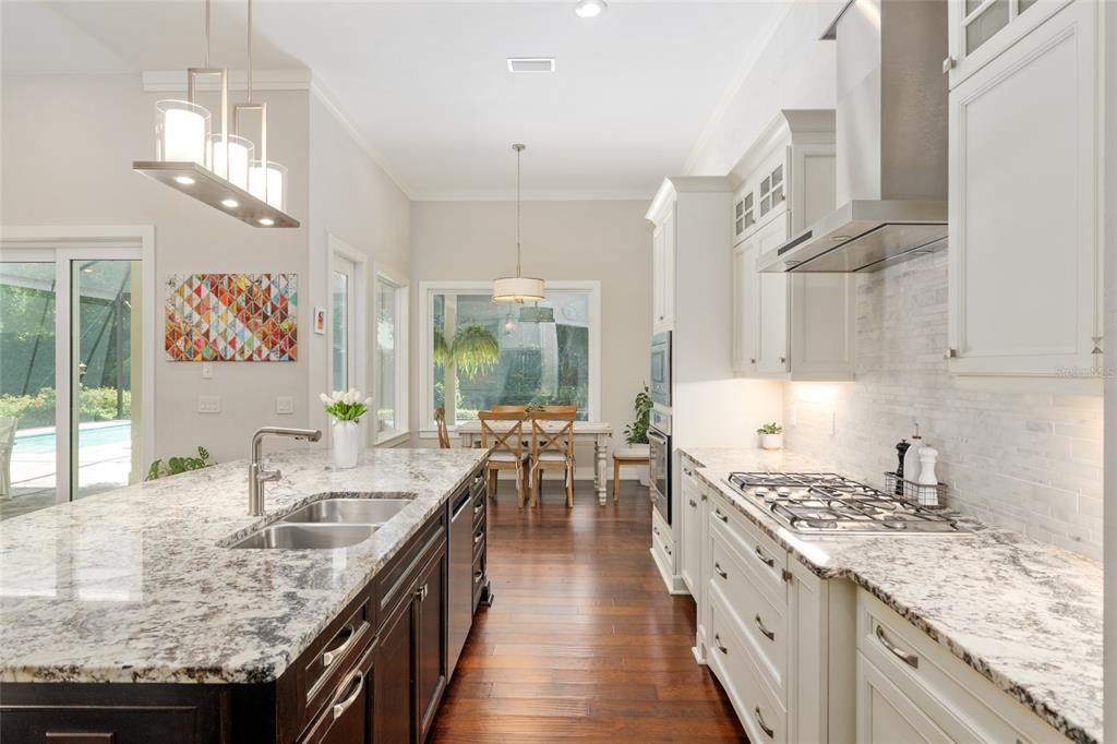 合同活跃: $1,049,000 (4 贝兹, 4 浴室, 3151 平方英尺)