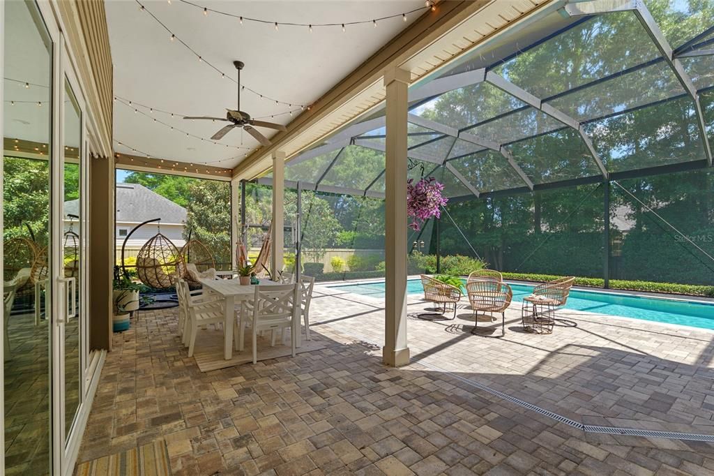 合同活跃: $1,049,000 (4 贝兹, 4 浴室, 3151 平方英尺)