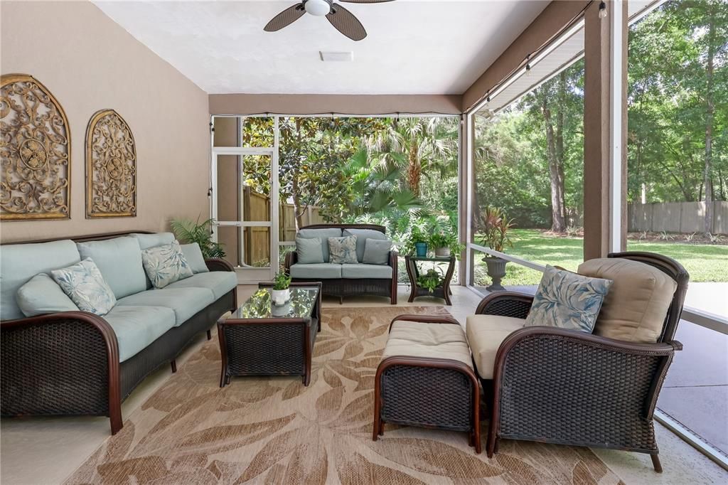 合同活跃: $1,025,000 (5 贝兹, 4 浴室, 3748 平方英尺)