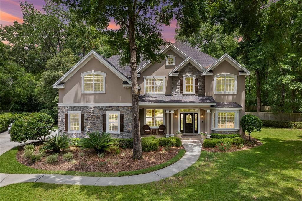 合同活跃: $1,025,000 (5 贝兹, 4 浴室, 3748 平方英尺)