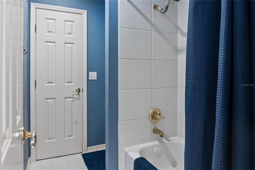 合同活跃: $1,025,000 (5 贝兹, 4 浴室, 3748 平方英尺)