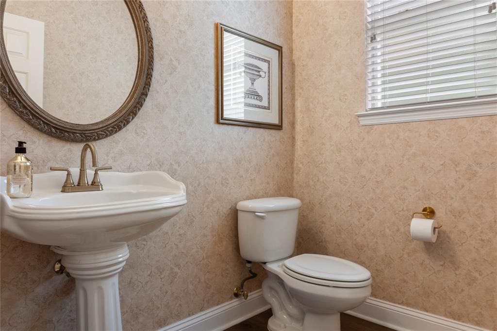 合同活跃: $1,025,000 (5 贝兹, 4 浴室, 3748 平方英尺)