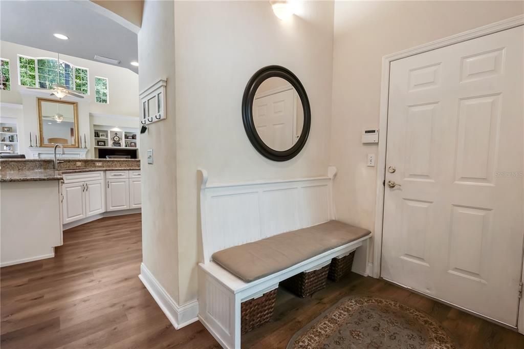 合同活跃: $1,025,000 (5 贝兹, 4 浴室, 3748 平方英尺)