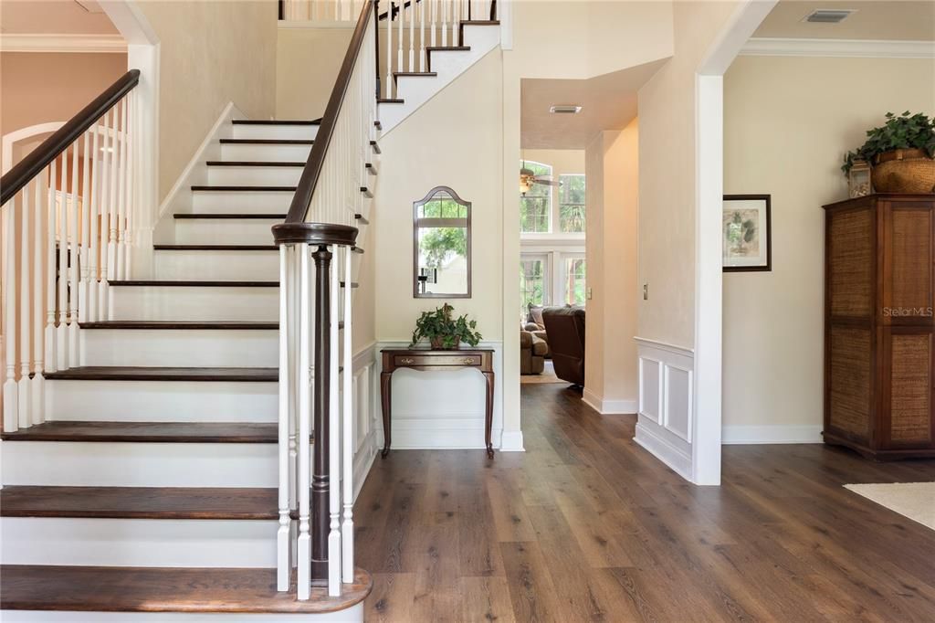 合同活跃: $1,025,000 (5 贝兹, 4 浴室, 3748 平方英尺)