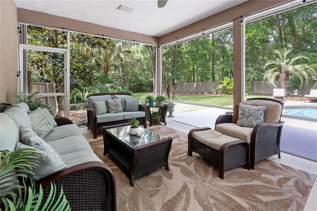 合同活跃: $1,025,000 (5 贝兹, 4 浴室, 3748 平方英尺)