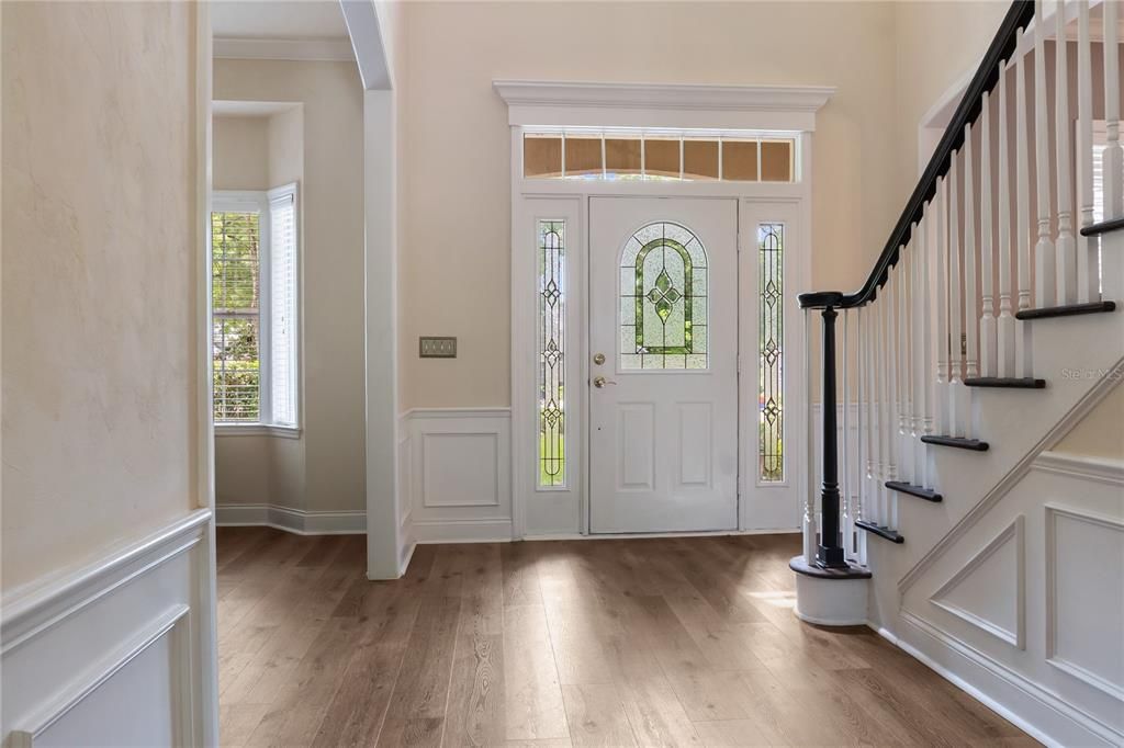 合同活跃: $1,025,000 (5 贝兹, 4 浴室, 3748 平方英尺)