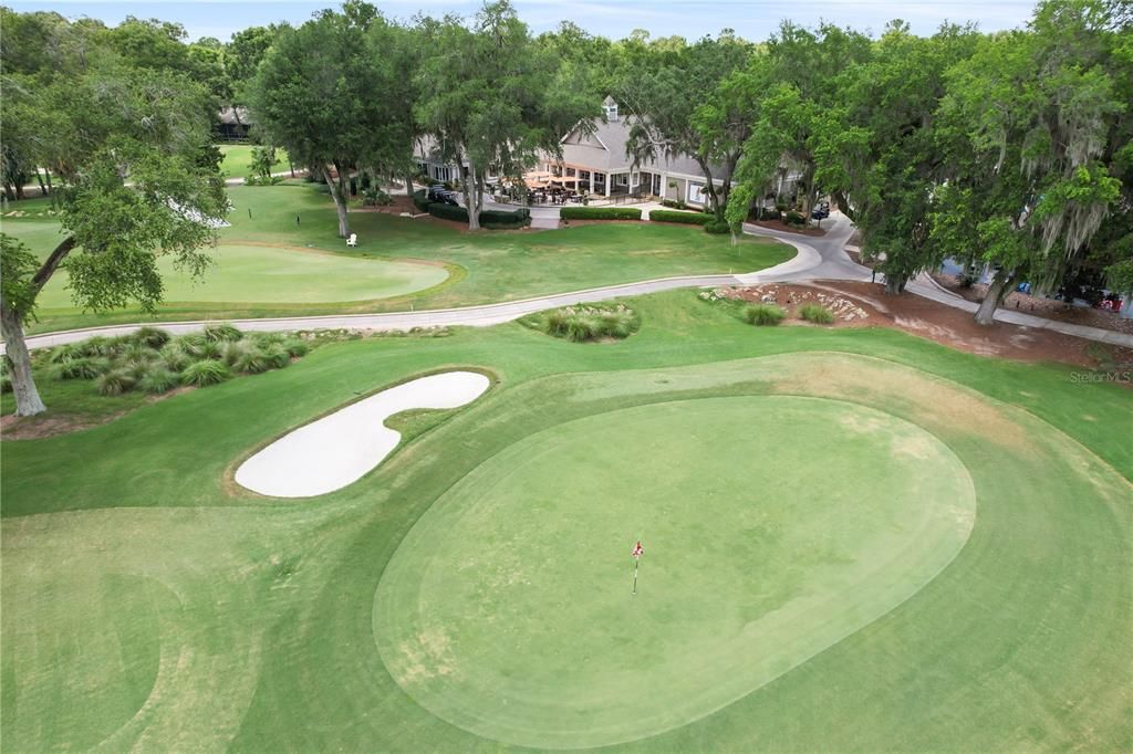 合同活跃: $1,025,000 (5 贝兹, 4 浴室, 3748 平方英尺)