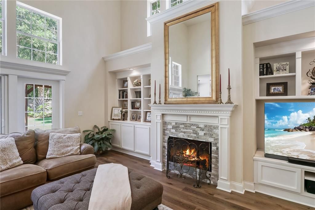 合同活跃: $1,025,000 (5 贝兹, 4 浴室, 3748 平方英尺)