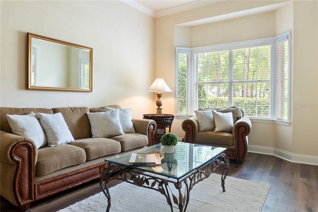 合同活跃: $1,025,000 (5 贝兹, 4 浴室, 3748 平方英尺)