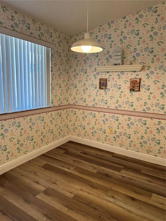 На продажу: $180,000 (2 спален, 2 ванн, 1250 Квадратных фут)