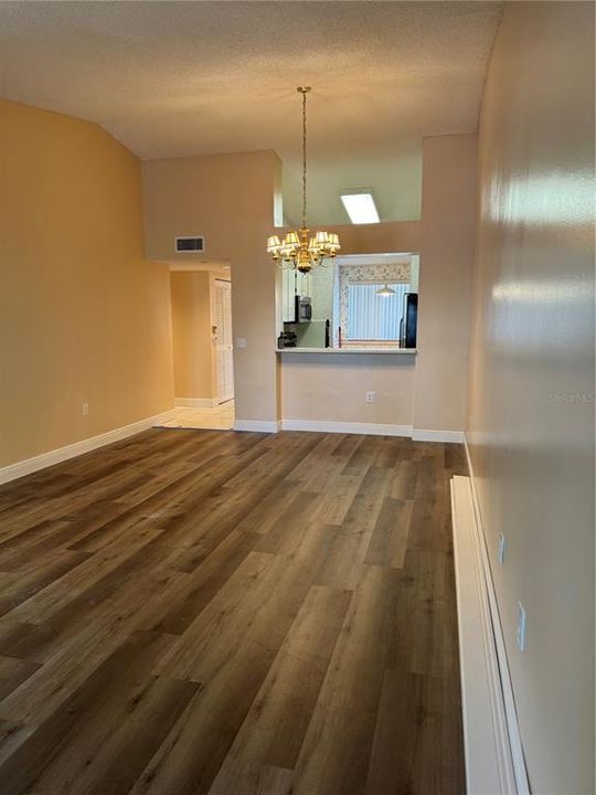 На продажу: $180,000 (2 спален, 2 ванн, 1250 Квадратных фут)