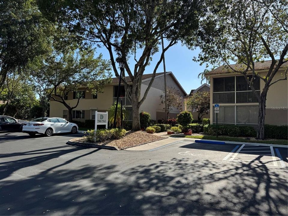 На продажу: $180,000 (2 спален, 2 ванн, 1250 Квадратных фут)