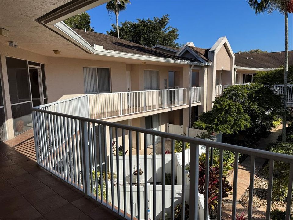 На продажу: $180,000 (2 спален, 2 ванн, 1250 Квадратных фут)