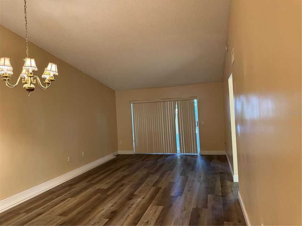 На продажу: $180,000 (2 спален, 2 ванн, 1250 Квадратных фут)