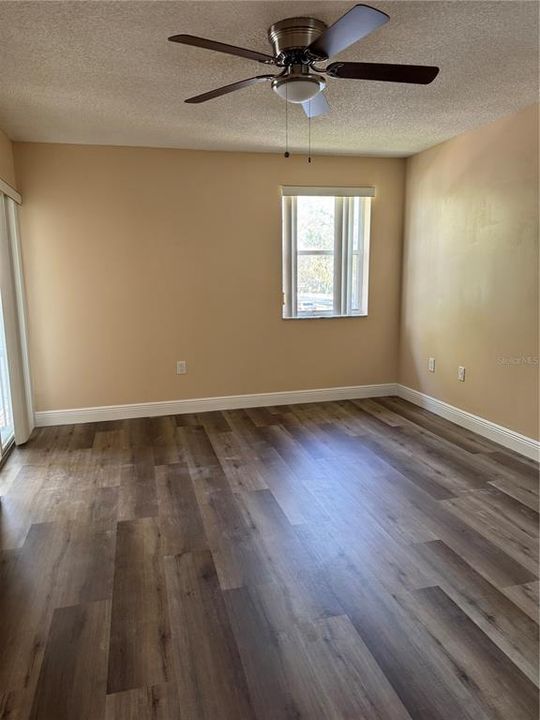 На продажу: $180,000 (2 спален, 2 ванн, 1250 Квадратных фут)