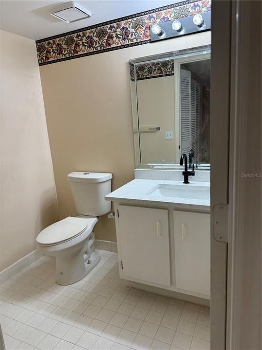 На продажу: $180,000 (2 спален, 2 ванн, 1250 Квадратных фут)