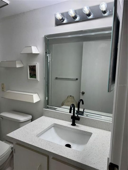 На продажу: $180,000 (2 спален, 2 ванн, 1250 Квадратных фут)