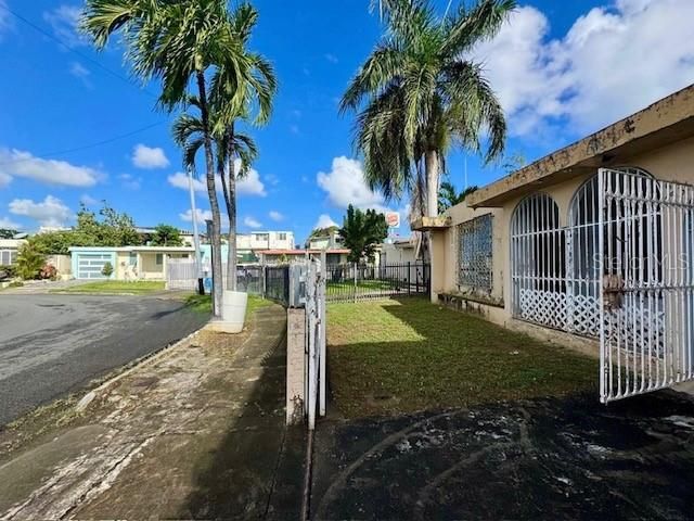 For Sale: $325,000 (4 beds, 2 baths, 1800 Square Feet)