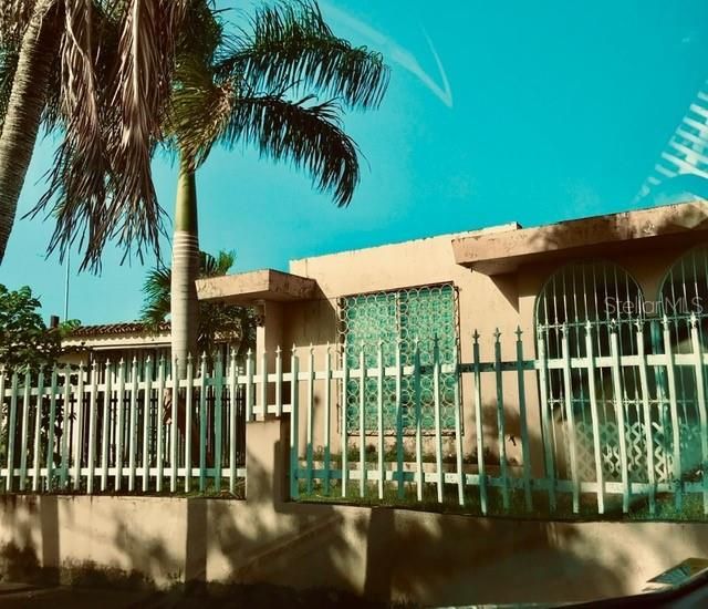 For Sale: $325,000 (4 beds, 2 baths, 1800 Square Feet)