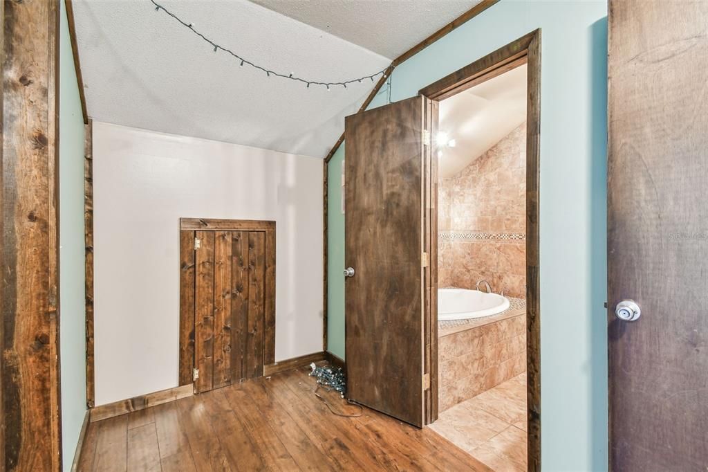 For Sale: $799,900 (5 beds, 2 baths, 3467 Square Feet)