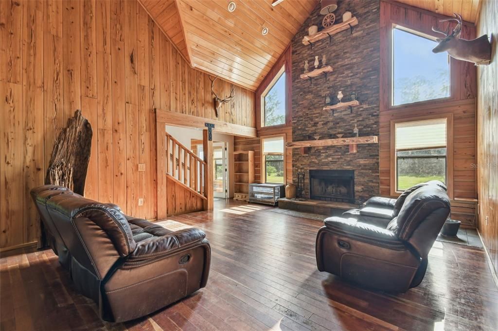 For Sale: $799,900 (5 beds, 2 baths, 3467 Square Feet)