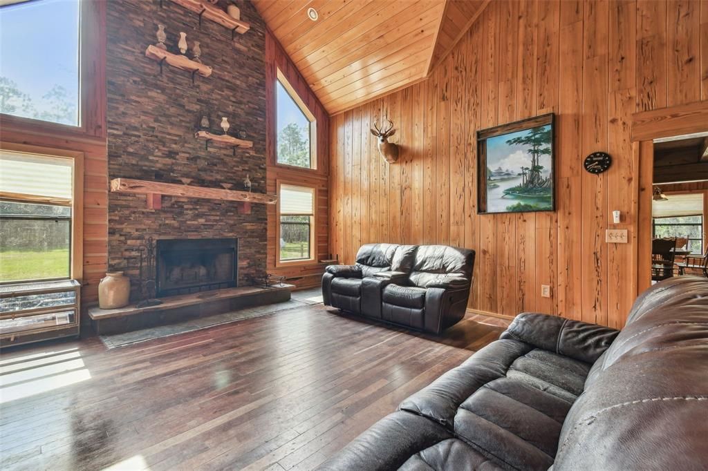 For Sale: $799,900 (5 beds, 2 baths, 3467 Square Feet)