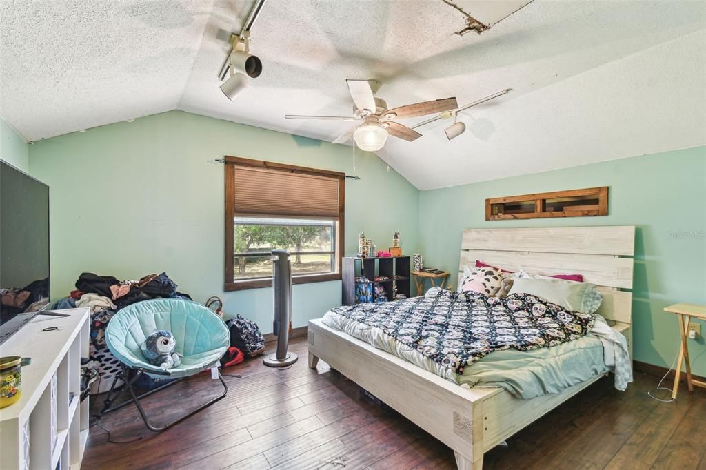 For Sale: $799,900 (5 beds, 2 baths, 3467 Square Feet)