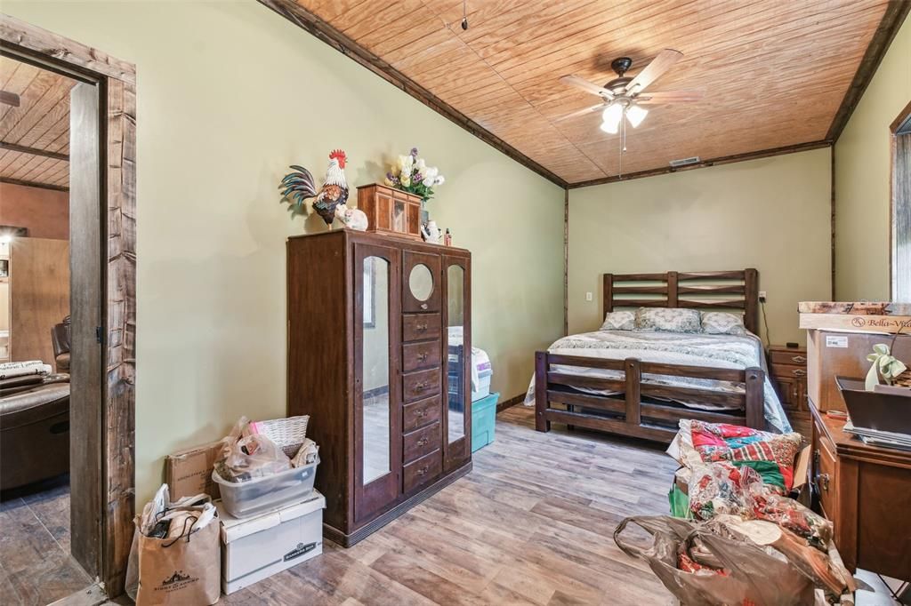 For Sale: $799,900 (5 beds, 2 baths, 3467 Square Feet)