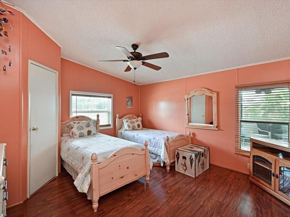 Active With Contract: $195,000 (3 beds, 2 baths, 1456 Square Feet)