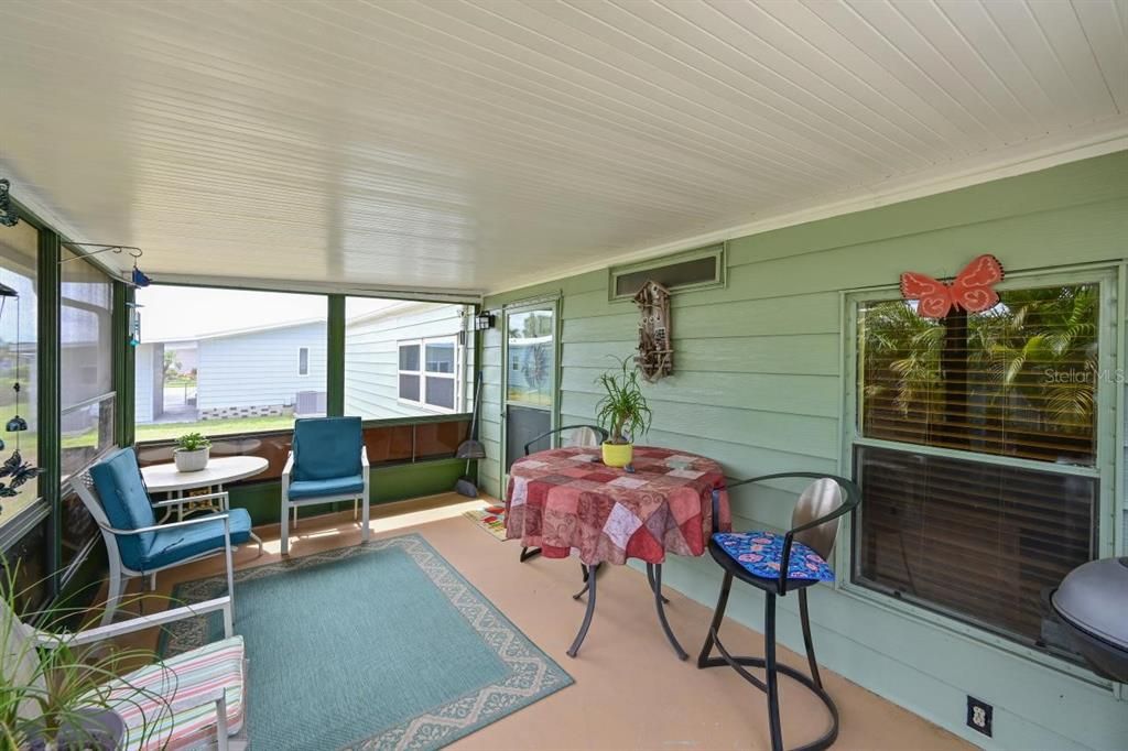 Active With Contract: $195,000 (3 beds, 2 baths, 1456 Square Feet)