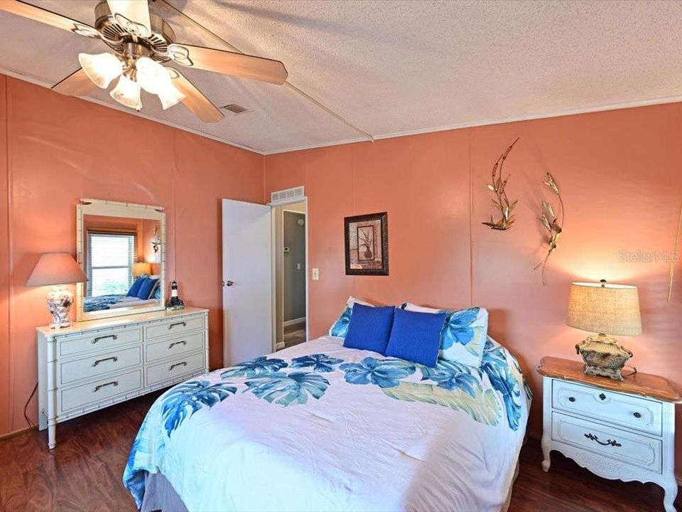 Active With Contract: $195,000 (3 beds, 2 baths, 1456 Square Feet)